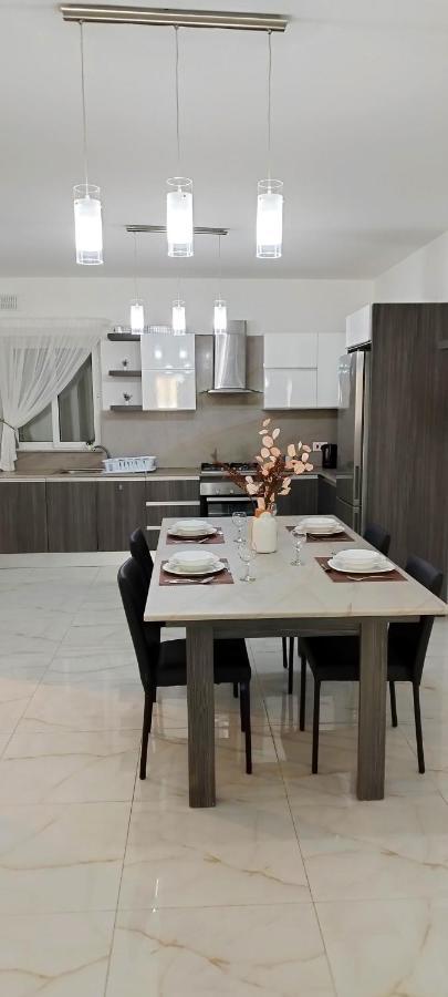 Large And Modern Apartment In The Centre Of Malta מוסטה מראה חיצוני תמונה
